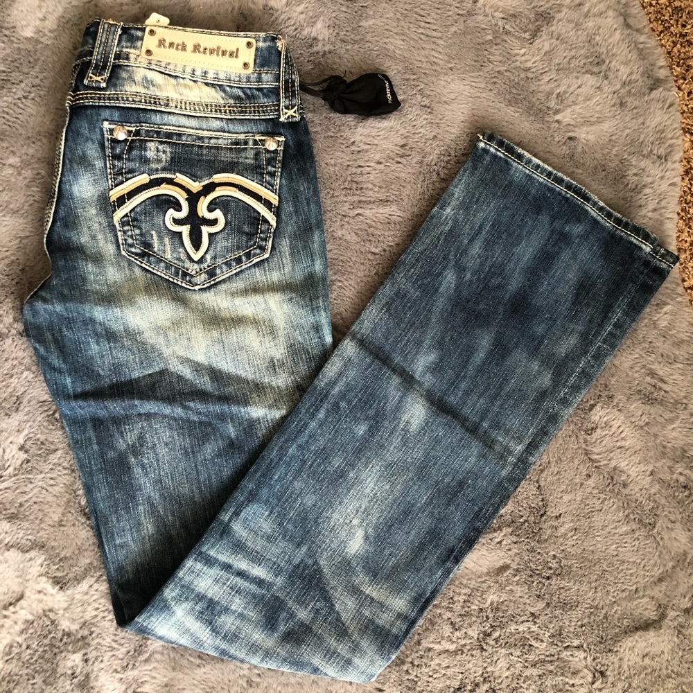 Rock revival size 30 inseam 33.5 inches waist straight across 15.5 inches